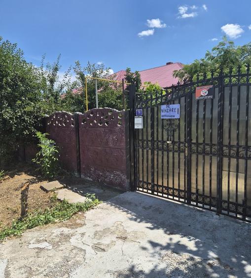 Casă cu 3 camere în Modelu