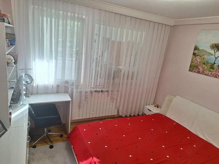 Apartament cu 2 camere semidecomandat, mobilat în Central
