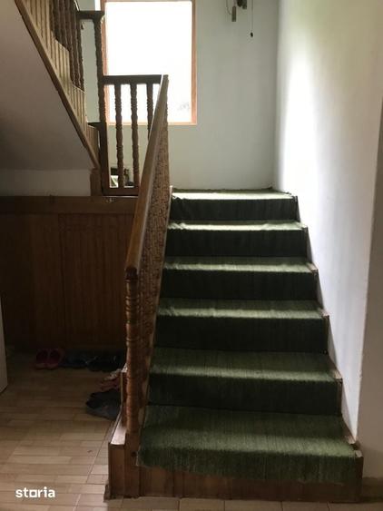 Casă cu 6 camere cu Teren 2559 Mp în Peștișani