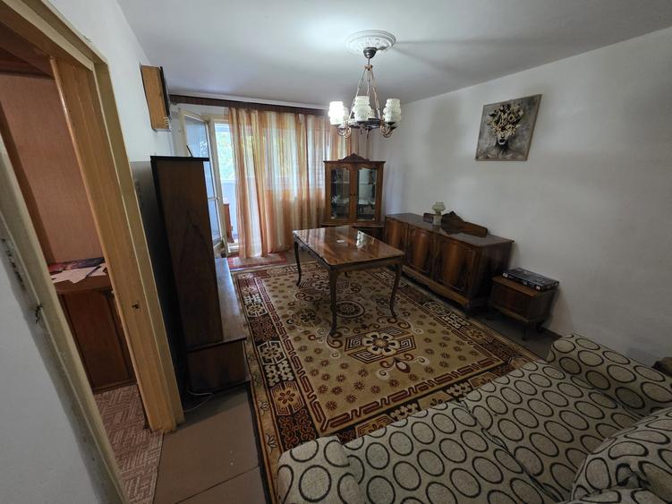 Apartament cu 2 camere decomandat, mobilat în Vitan