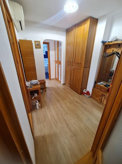 Vind 2camere decomandate et2 - 2