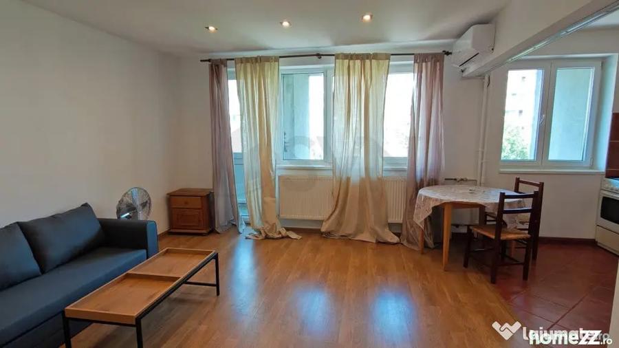 Apartament cu 3 camere semidecomandat în Timișoara