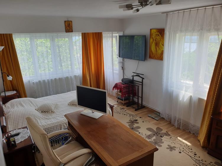 Casă individuală cu 5 camere cu Canalizare în Breaza
