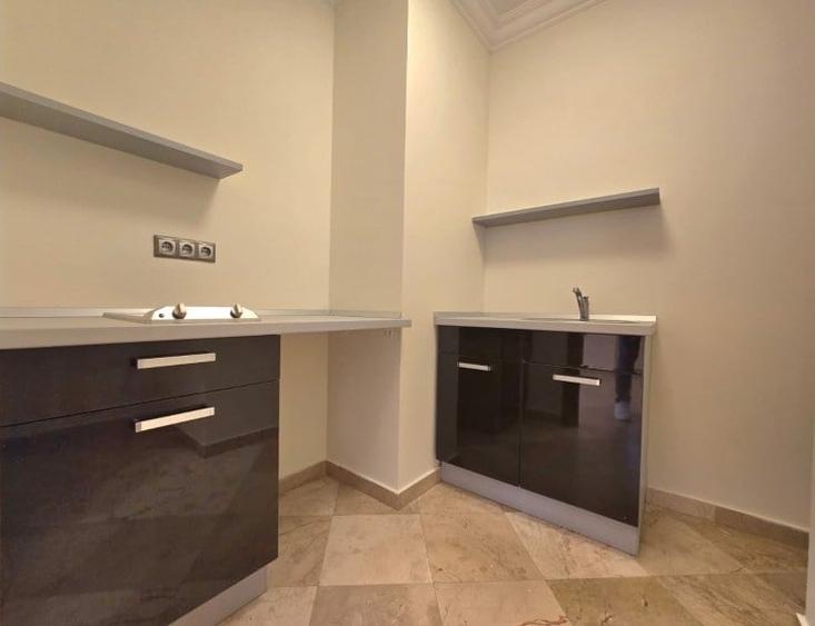 Spațiu comercial, de 81 mp, în P-ța Romană