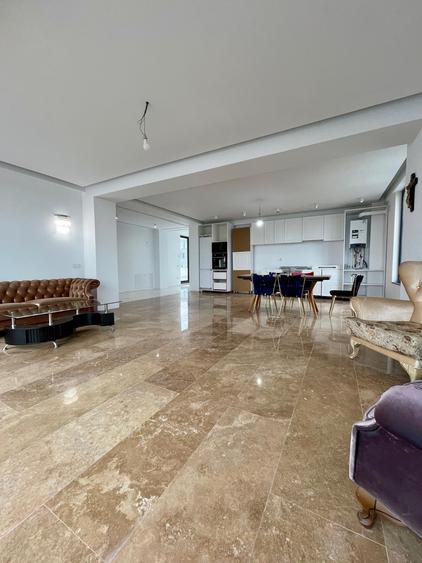 Penthouse cu 3 camere, mobilat în Palazu Mare