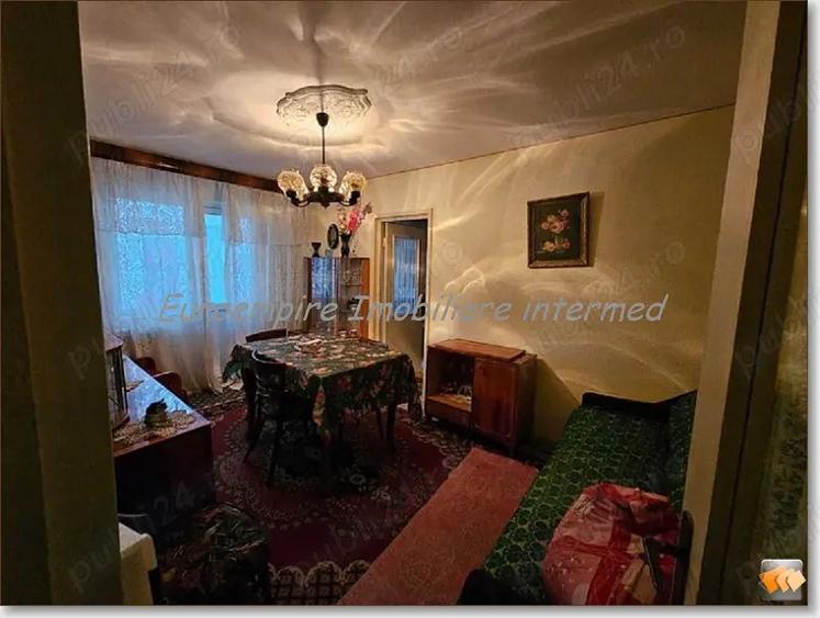 Apartament 3 camere de vanzare zona KM 4-5 - 1