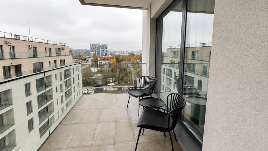Apartament cu 3 camere semidecomandat, mobilat în Străulești
