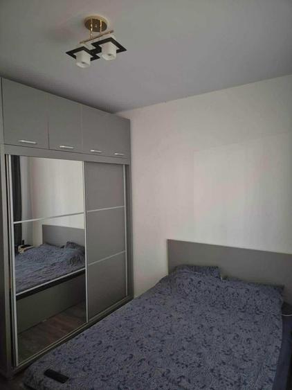 Garsonieră decomandată în Roșu