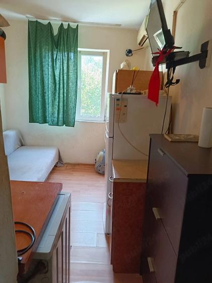 Garsonieră decomandată în Girocului