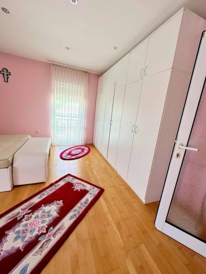 Casă individuală cu 4 camere cu Teren 657 Mp în Central