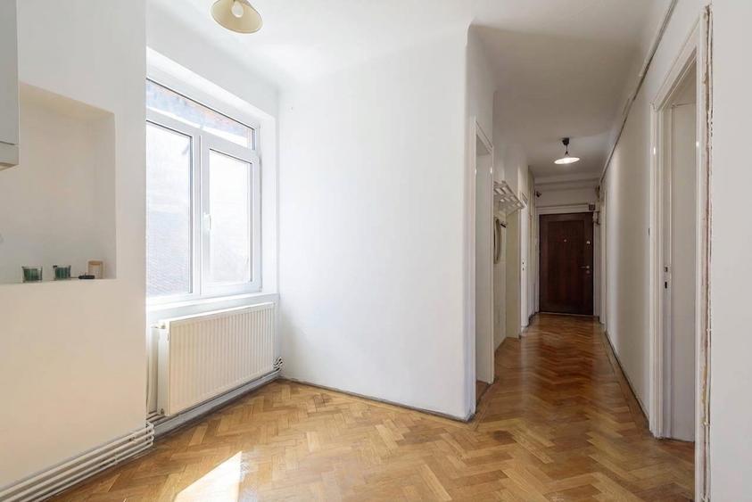 Apartament cu 3 camere în Brașovul Vechi