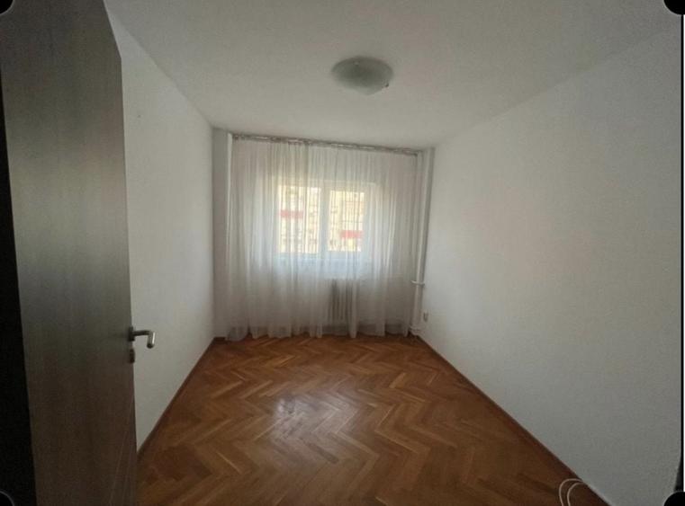 Apartament cu 3 camere semidecomandat în Turda