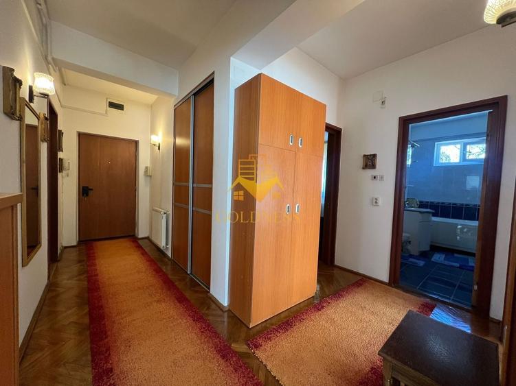 Apartament cu 3 camere decomandat, mobilat în Central