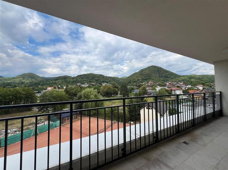 Apartament cu 4 camere decomandat în Orașul Vechi