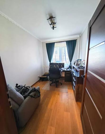 Apartament cu 3 camere decomandat, mobilat în Florești