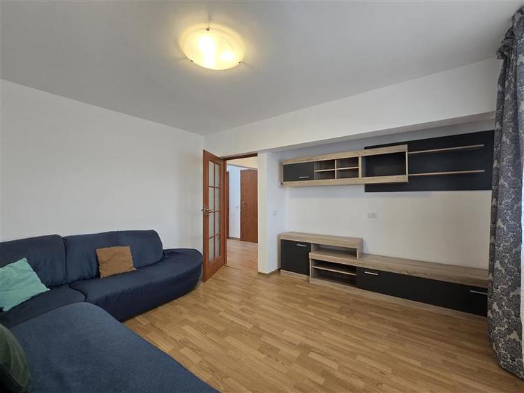 Apartament cu 3 camere decomandat, mobilat în Republicii