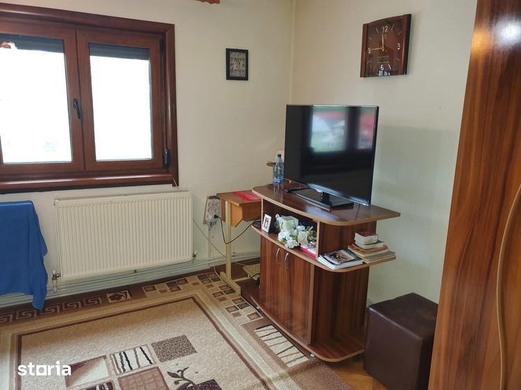 Casă cu 5 camere cu Teren 520 Mp în Vlădești