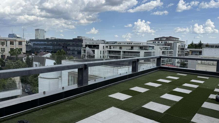 Apartament cu 5 camere decomandat, mobilat în Herăstrău