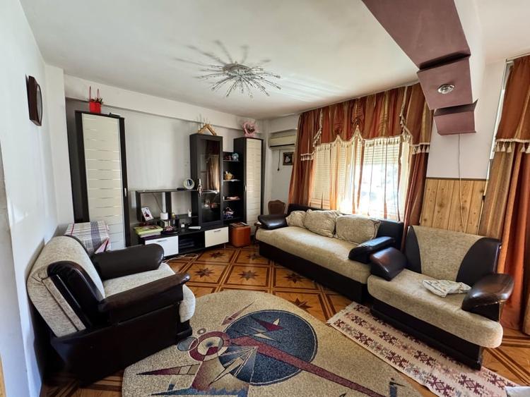 Apartament cu 2 camere decomandat, mobilat în Craiovița Nouă