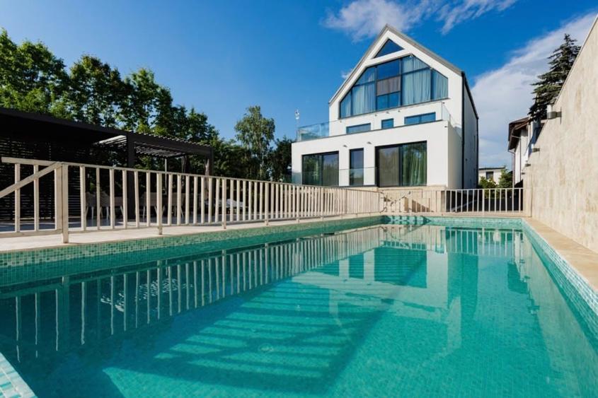 Casă individuală cu 7 camere cu Piscina în Snagov