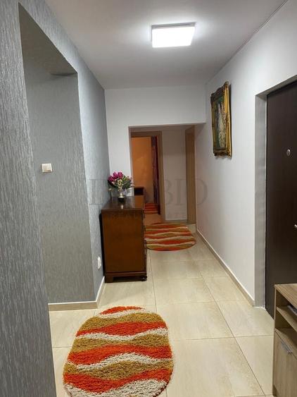 Apartament cu 3 camere decomandat în Panduri