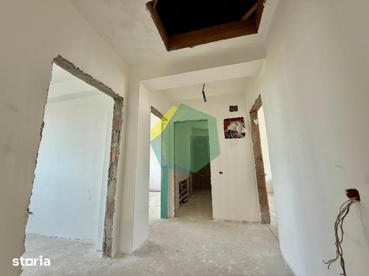 Casă cu 5 camere cu Teren 650 Mp în Odăi