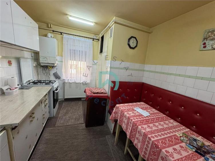 Apartament cu 3 camere decomandat în Astra