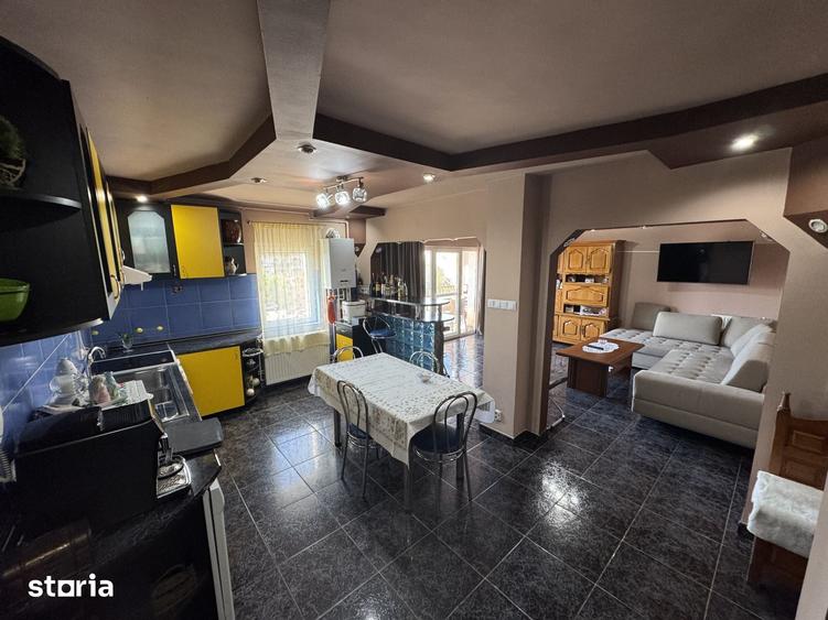 Apartament cu 4 camere decomandat în Micro 16