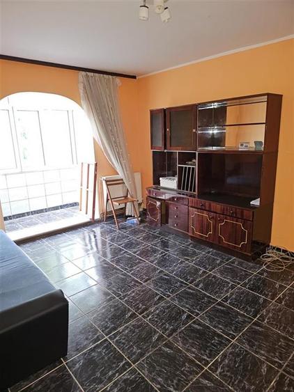 Apartament cu 3 camere semidecomandat în Alexandru cel Bun