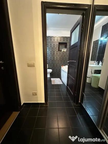 Apartament cu 5 camere decomandat în Panduri
