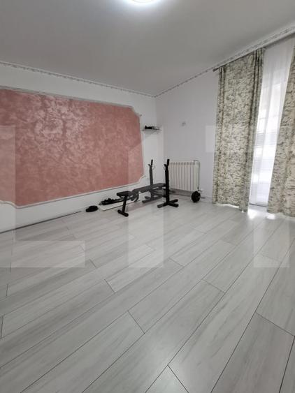 Casă individuală cu 6 camere cu Canalizare în Central