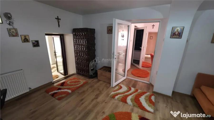 Casă cu 8 camere cu Teren 432 Mp în Central