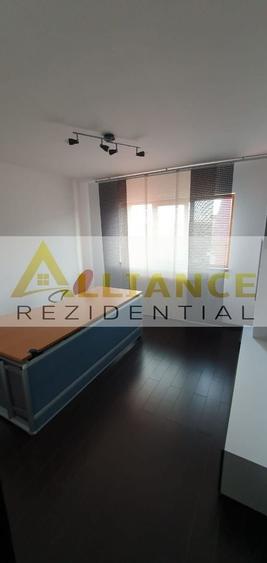 Apartament cu 5 camere decomandat, mobilat în Central