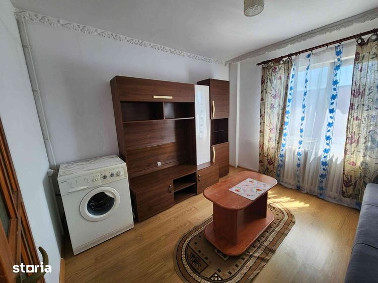Garsonieră în Est