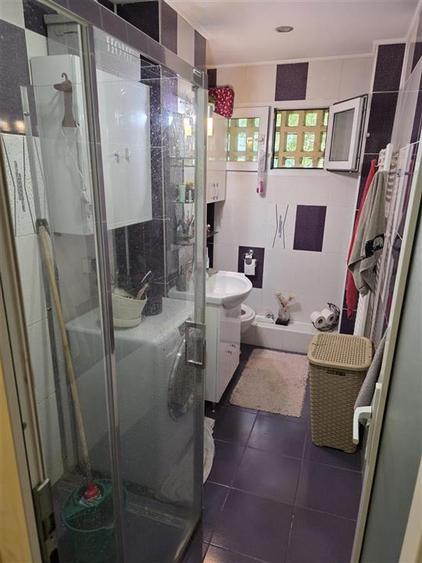 Apartament cu 3 camere semidecomandat, mobilat în Podu Roș