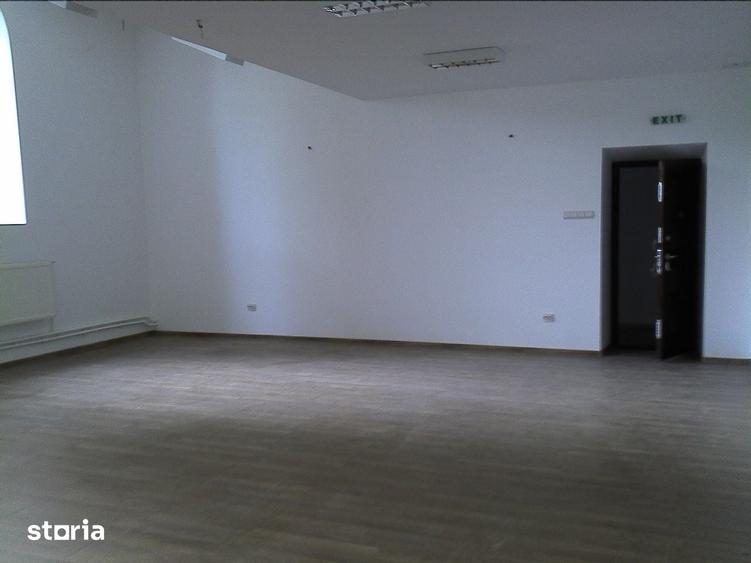Spațiu comercial, de 450 mp, în Central