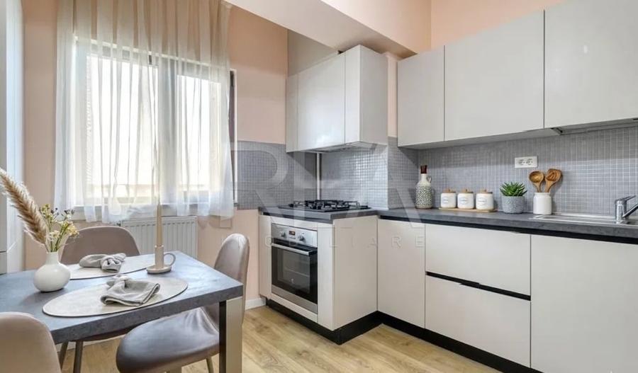 Apartament cu 3 camere decomandat, mobilat în Băneasa