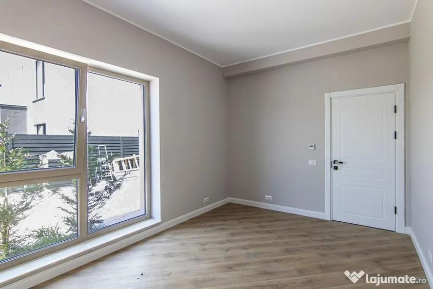 Casă cu 5 camere cu Teren 370 Mp în Ferme