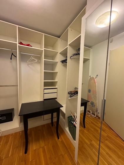 Apartament cu 3 camere semidecomandat în Sisești