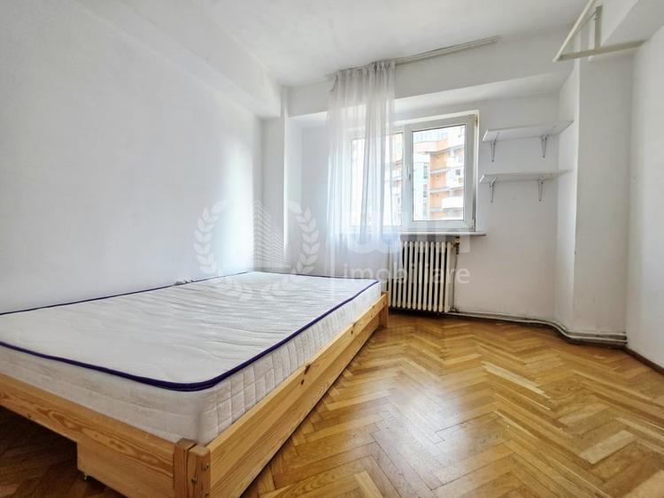 Apartament cu 4 camere decomandat, mobilat în Central