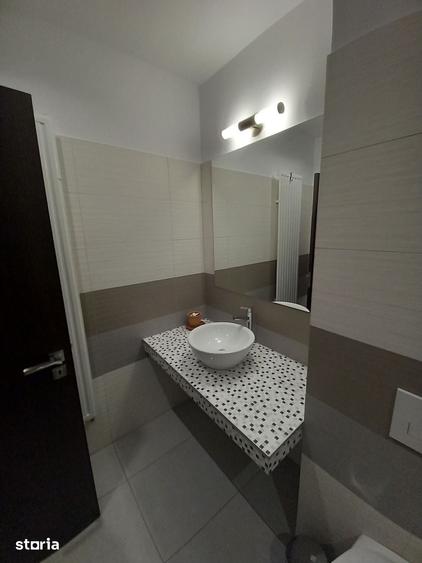 Casă cu 6 camere cu Teren 386 Mp în Băneasa