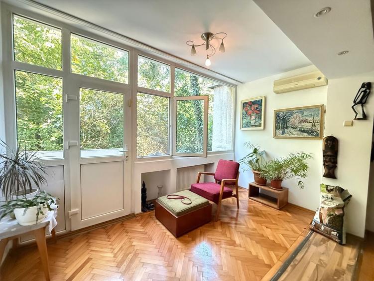 Apartament cu 4 camere decomandat în Arcul de Triumf