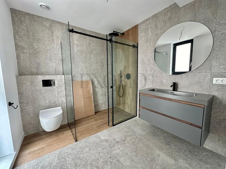 Casă individuală cu 5 camere cu Canalizare în Pipera