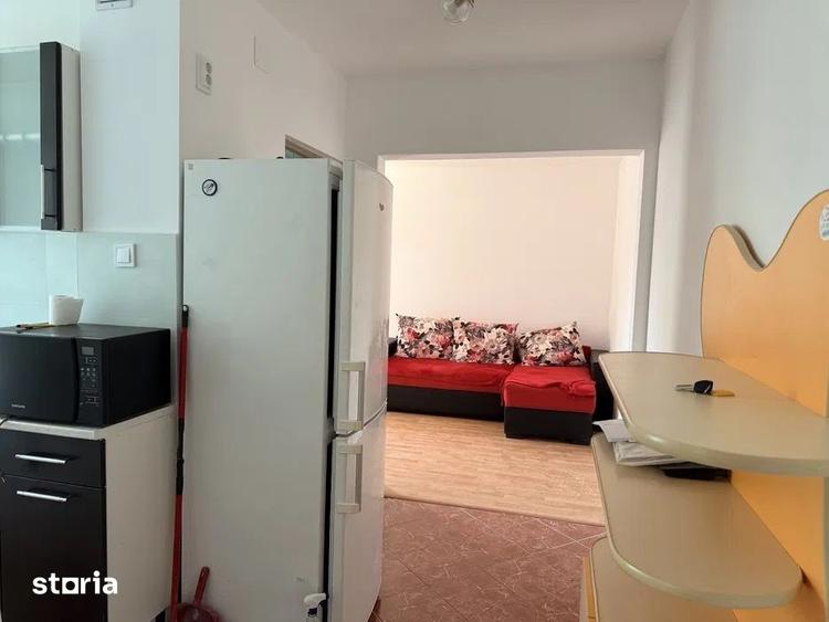 Apartament cu 3 camere semidecomandat în Dâmbu Pietros