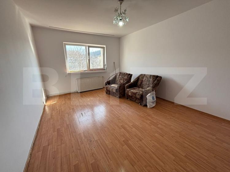 Apartament cu 3 camere decomandat în Nicolina