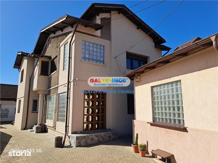 Casă cu 4 camere cu Teren 985 Mp în Central