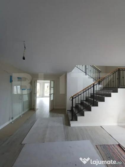 Casă cu 5 camere cu Teren 1590 Mp în Luna