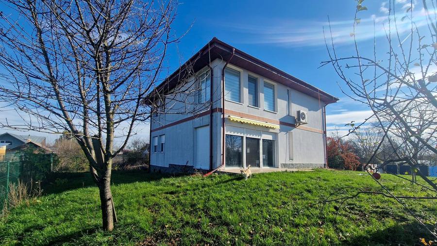 Casă individuală cu 6 camere cu Garaj în Dârza