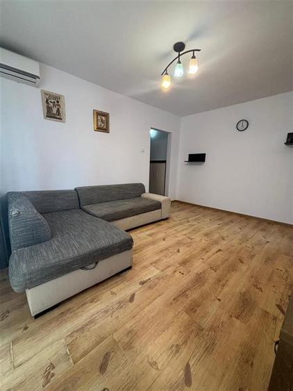 Apartament cu 3 camere semidecomandat în Mircea cel Bătrân