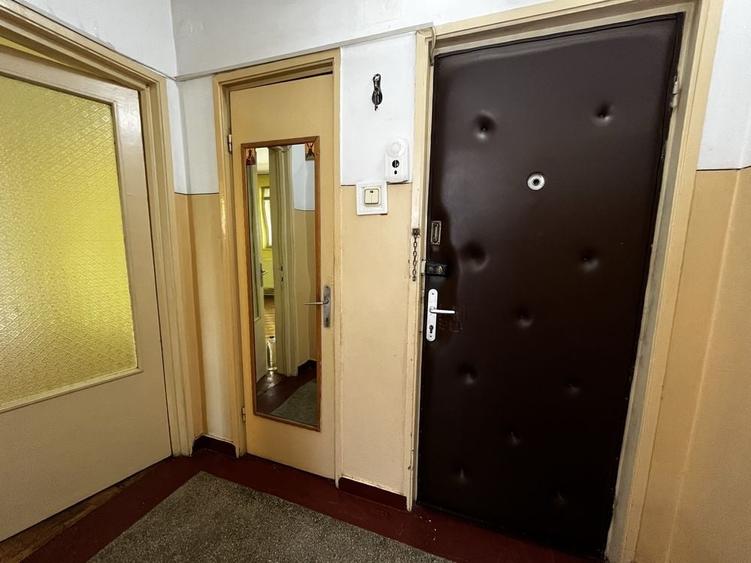 Apartament cu 2 camere semidecomandat în Calea Galați